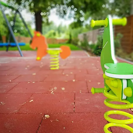 Czinege & Etterem Hotel *