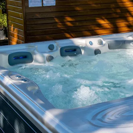 Czinege & Etterem Hotel *