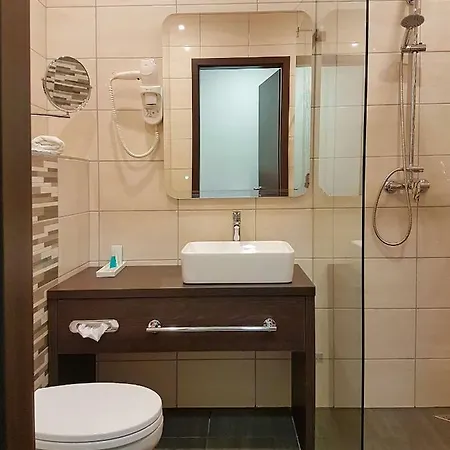Отель Czinege & Etterem